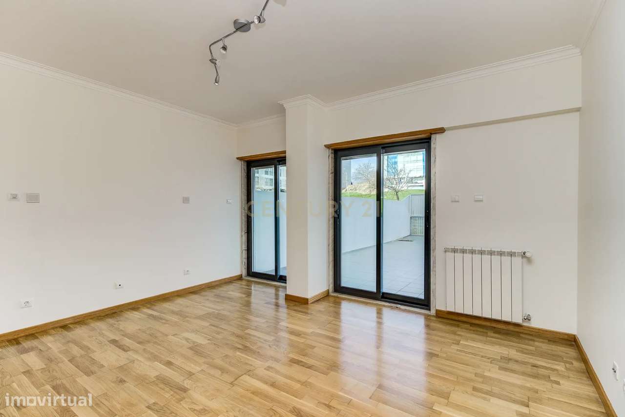 Apartamento T2 com Terraço e Arrecadação para Arrendamento | Alto da M - Grande imagem: 3/23