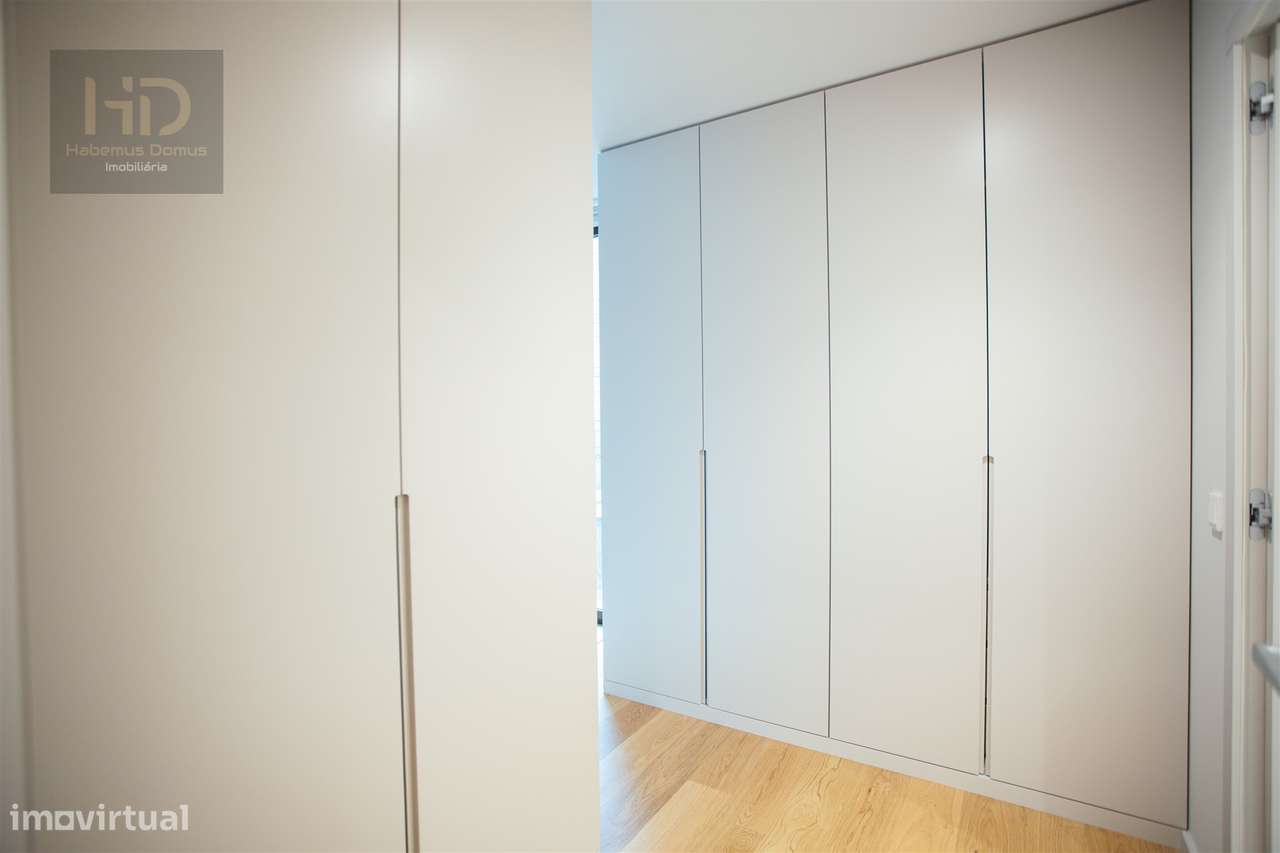 Apartamento T4 com vistas de mar e rio-24