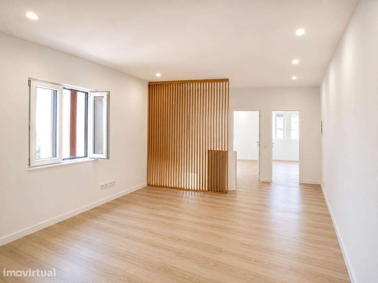 Prédio Renovado com 3 Habitações Independentes-5