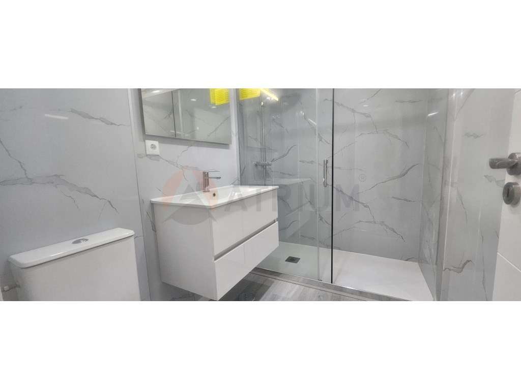 T2 Completamente remodelado em Corroios + Arrecadação.-7