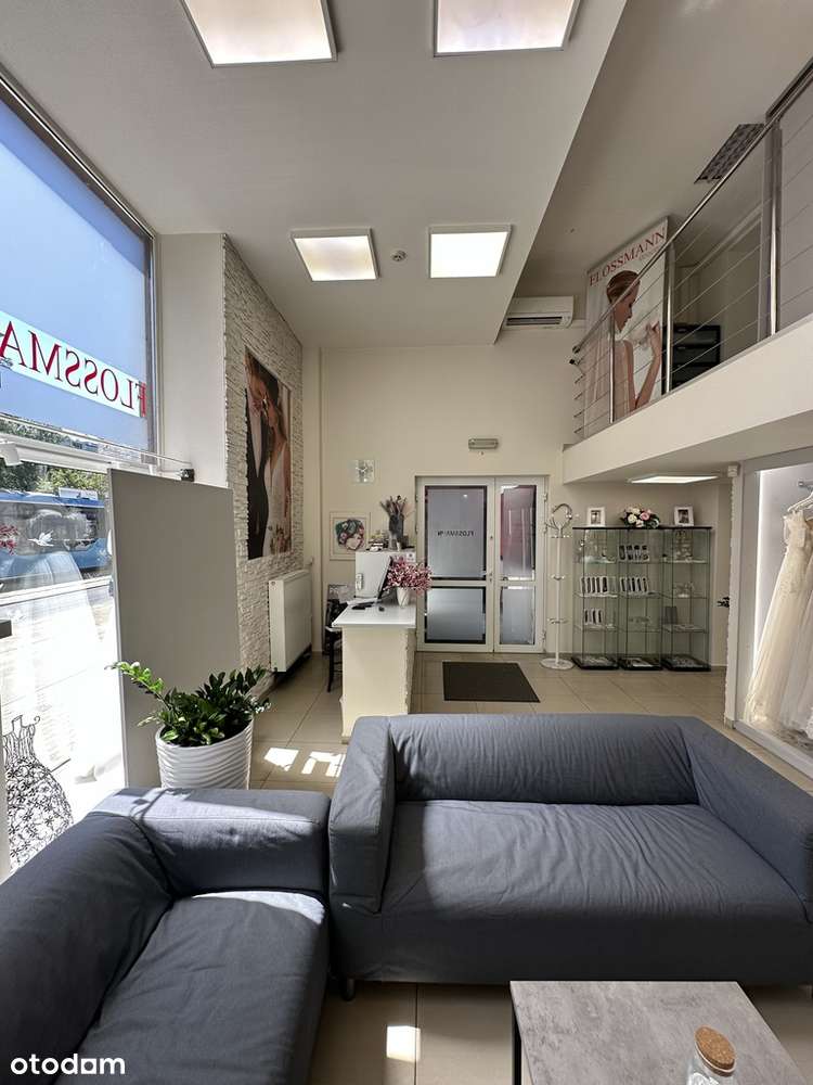 Lokal handlowo - usługowy przy ulicy Piłsudskiego-7