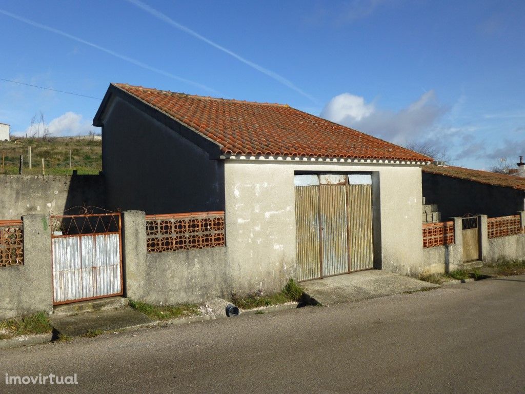 Garagem com Terraço e Quintal - Cepos (Arganil)