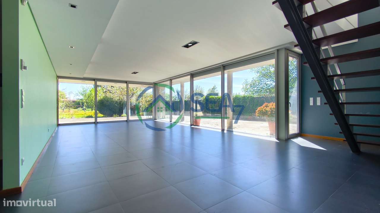 Moradia T6 com grande terreno, Meadela-9