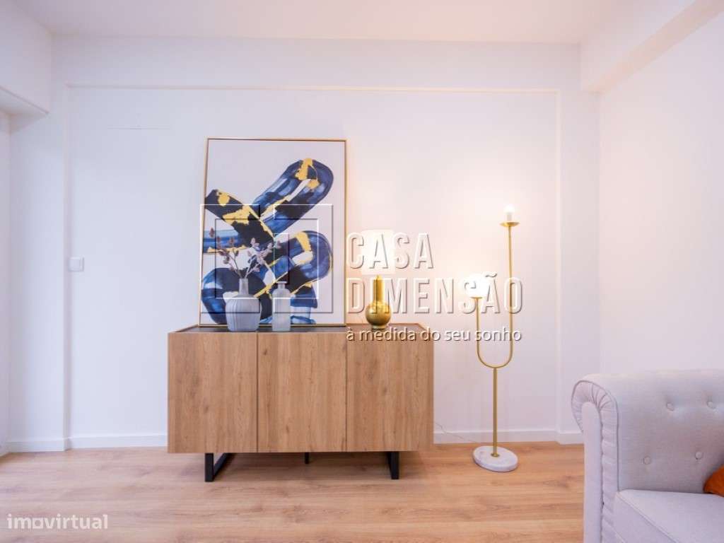 Apartamento de tipologia T3 com varanda, mobilado e equipado em Ben...-9