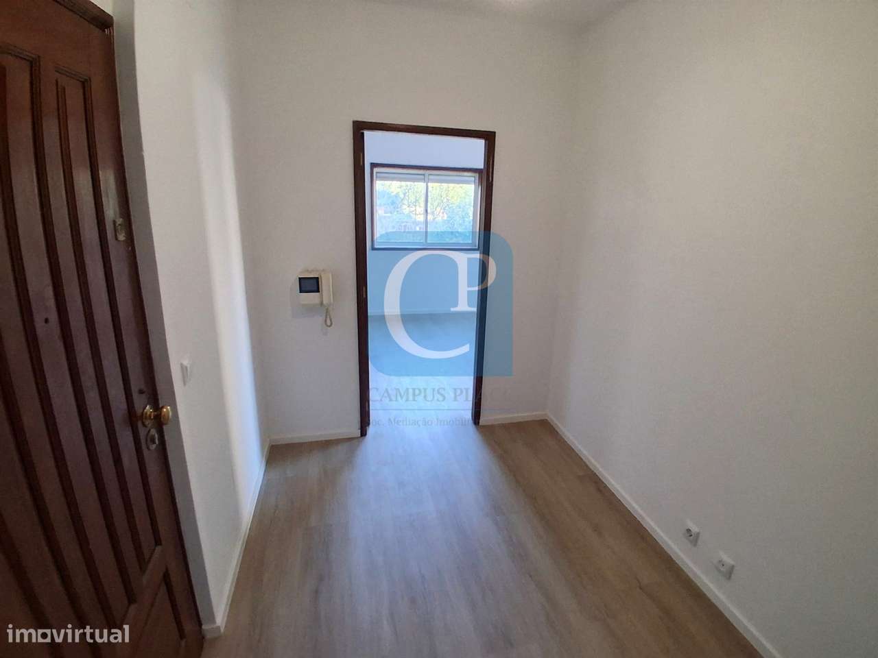 Apartamento T2 com varanda à estação do Metro de Campainha, Baguim do-14