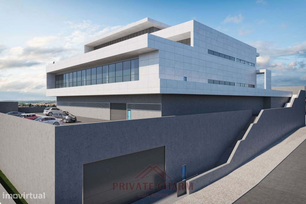 Garagem / Armazém no Prior Velho - Grande imagem: 1/4