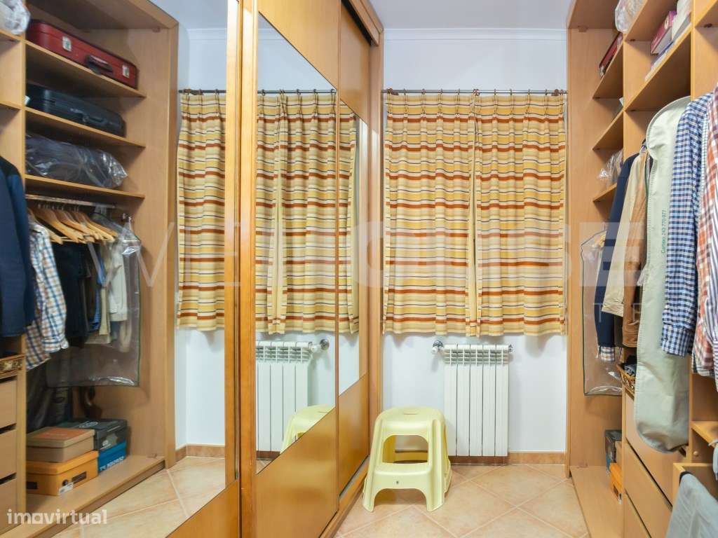 Moradia T4 com 280 m2, inserida em terreno com 2500 m2 em Palmela-19