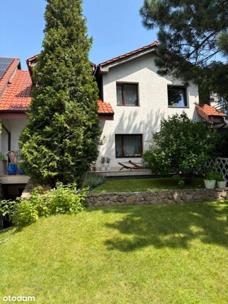 Dom z ogrodem i garażem pod miastem