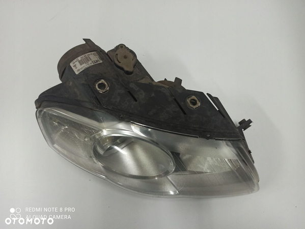 Lampa prawy przód prawa przednia Anglik Passat B6 3C0941006AD - 3