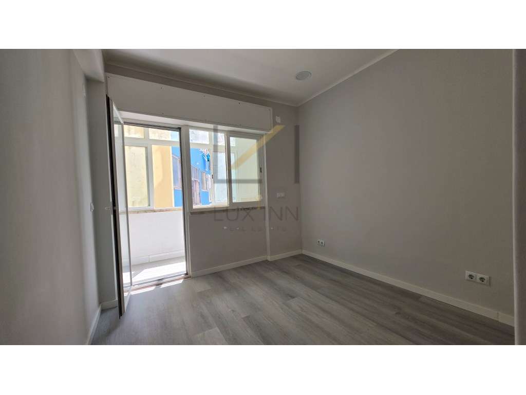 T1 renovado centro Amadora - elevador e a 100mt do comboio-8