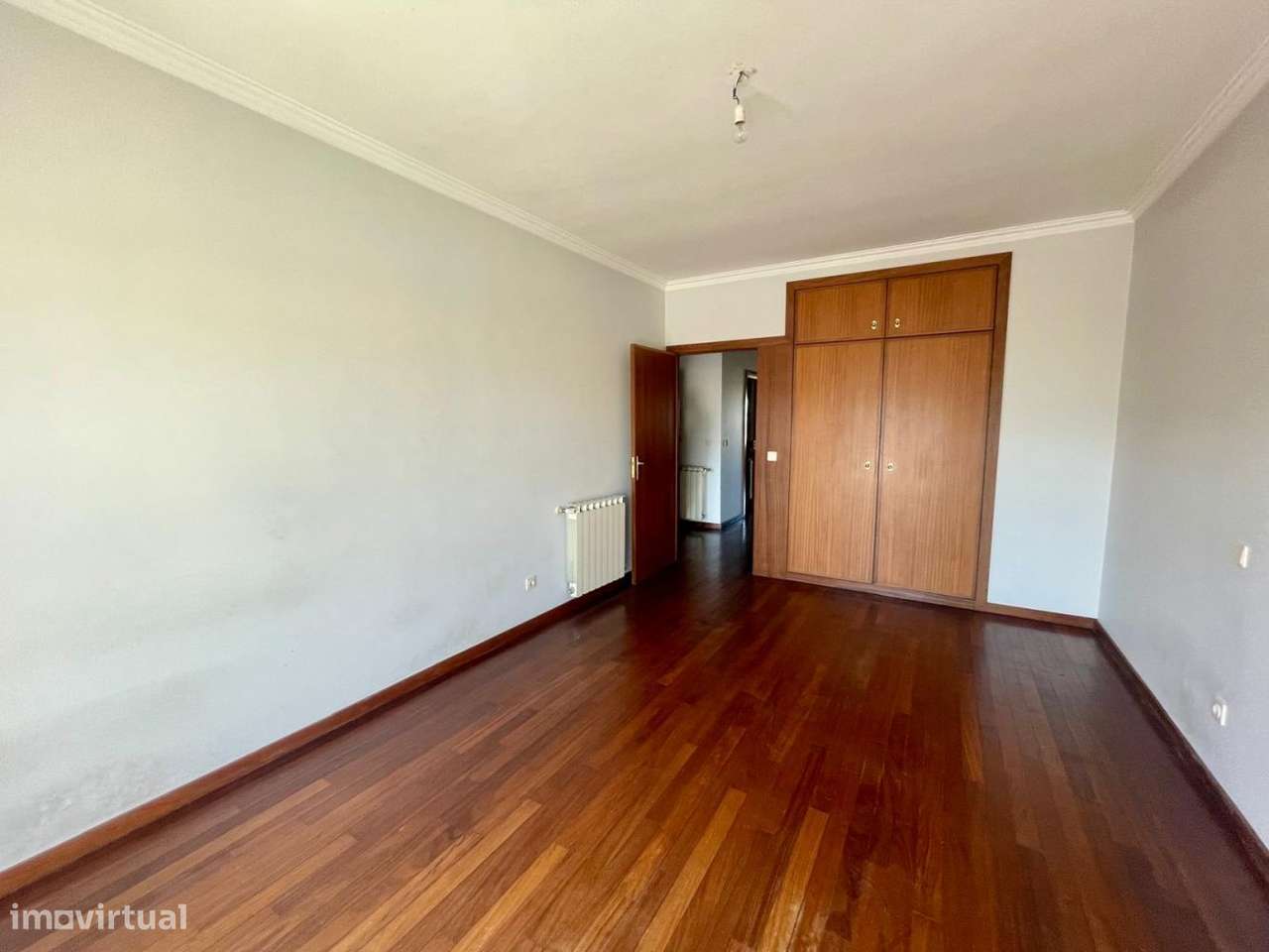 Apartamento T5 Duplex com Terraço, Lareira e Garagem em Zona Premium-15