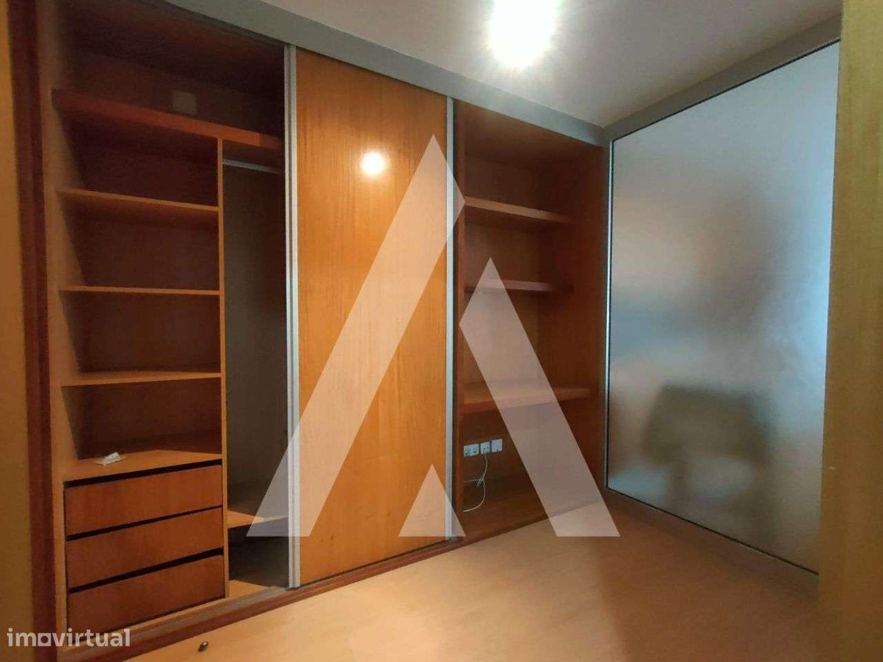 Apartamento T0 junto ao Centro Comercial Glicínias em Aradas - Grande imagem: 5/14