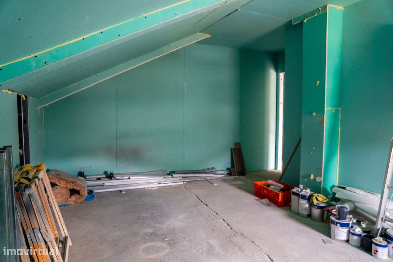 Moradia T5 na Quinta do Conde com sótão e garagem-23