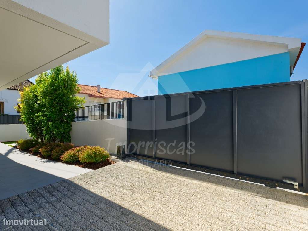 Moradia V4 Nova de Luxo com Rooftop e Vista Rio | Santa Iria de Azóia-13