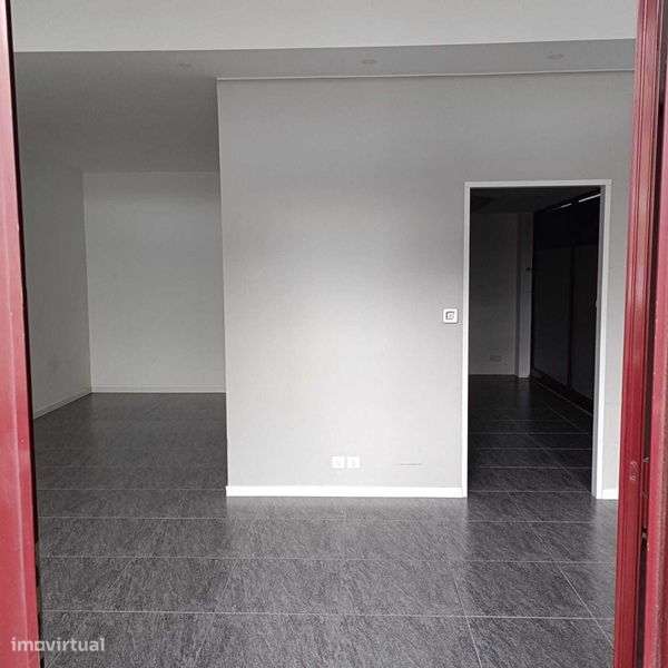 Loja de rua, com 51 m2, em zona central de Vila Nova de Gaia - Grande imagem: 5/11