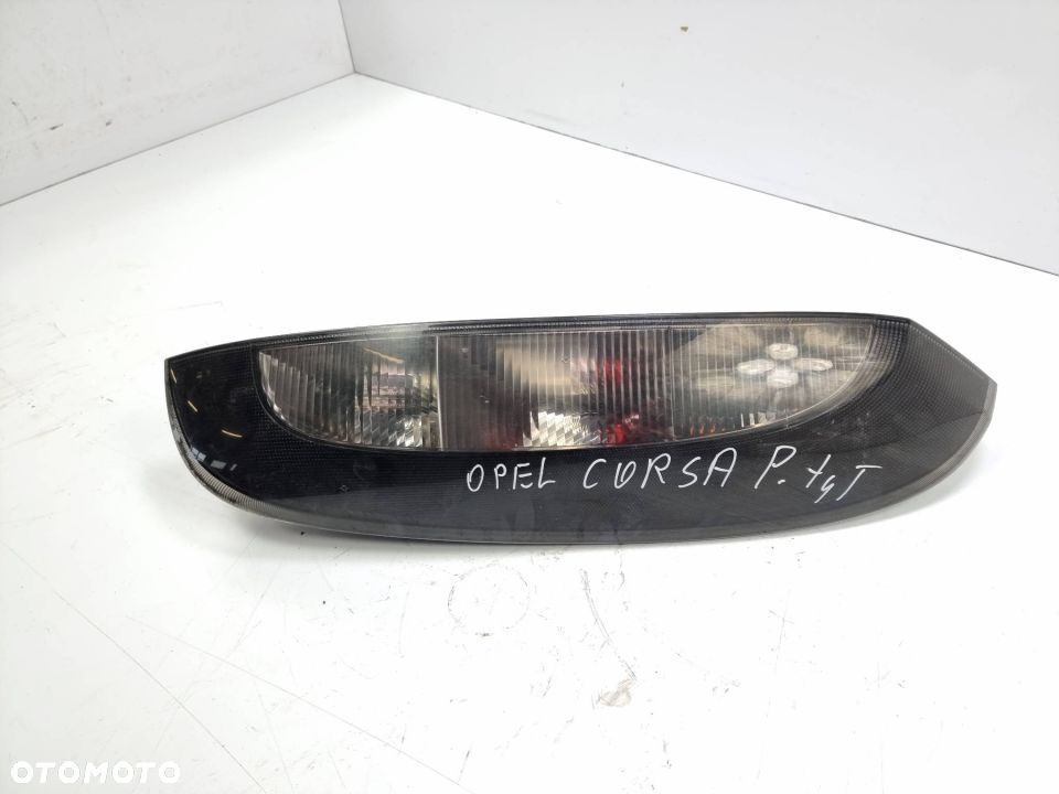 LAMPA PRAWA TYŁ OPEL CORSA C - 1