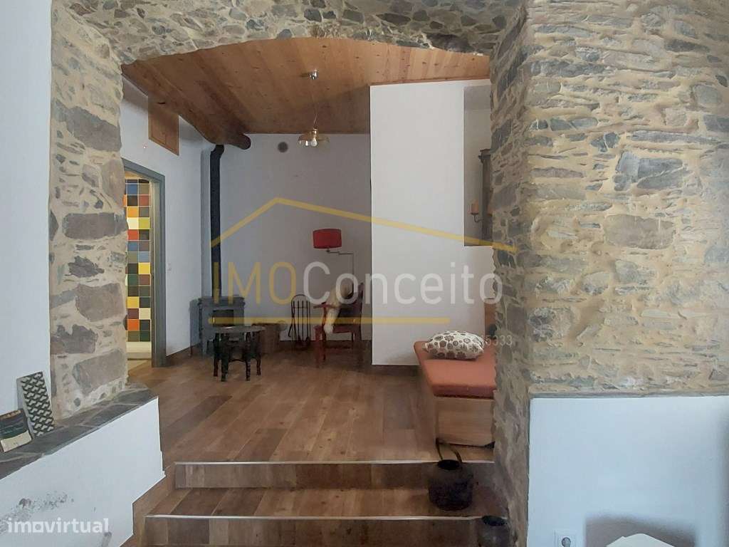 Alojamento local|| Moradia T3|| 2 pisos|| Castanheira de pera||-22