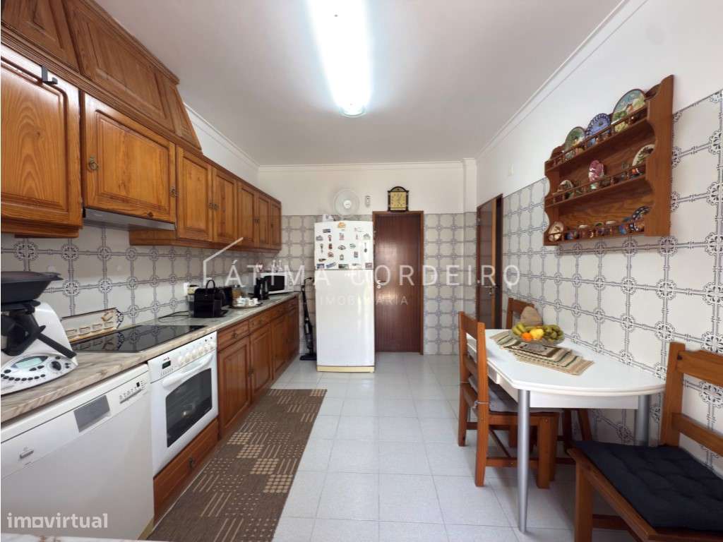 Moradia Isolada T5 em Lote de 375m² Excelente Estado - Sobreda-10