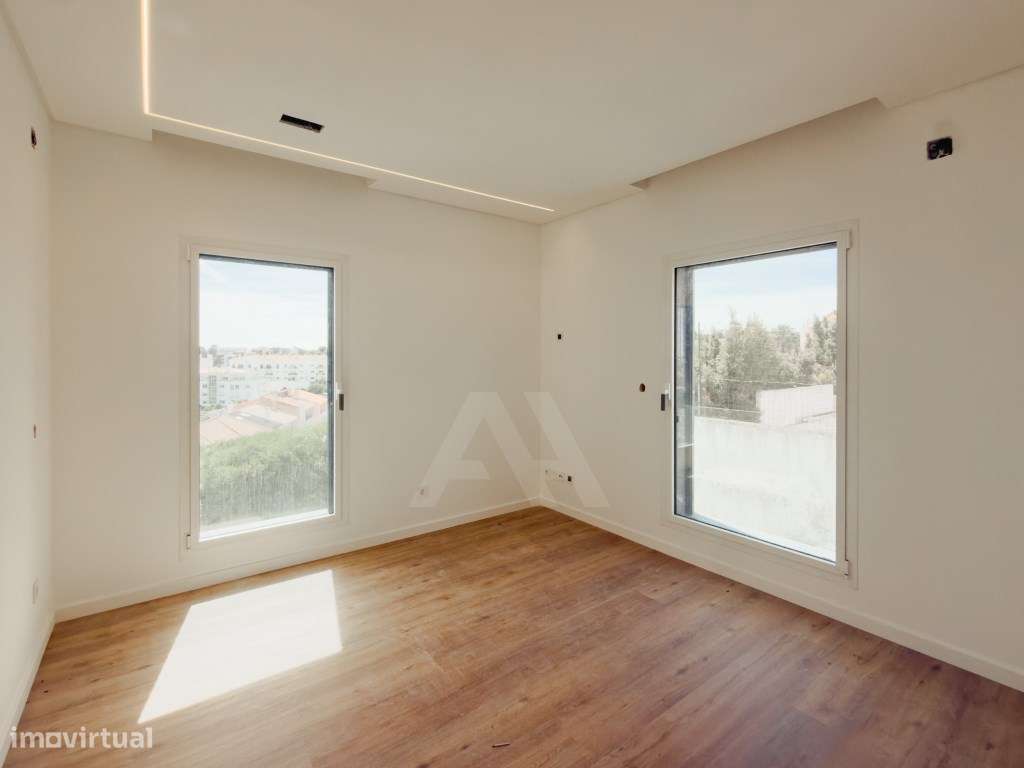 Moradia T5 na Amoreira com vista mar, piscina e jardim privativo-20