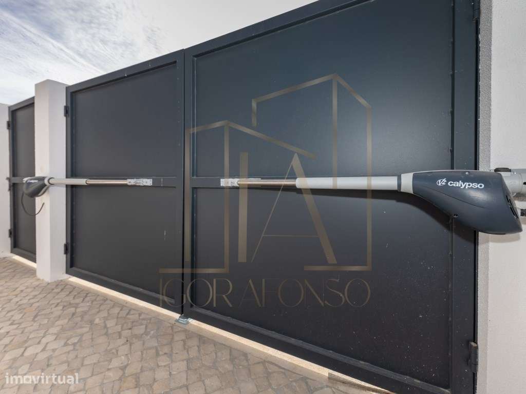 Moradia Geminada T3 com Suíte e Ótimo Espaço Exterior-45