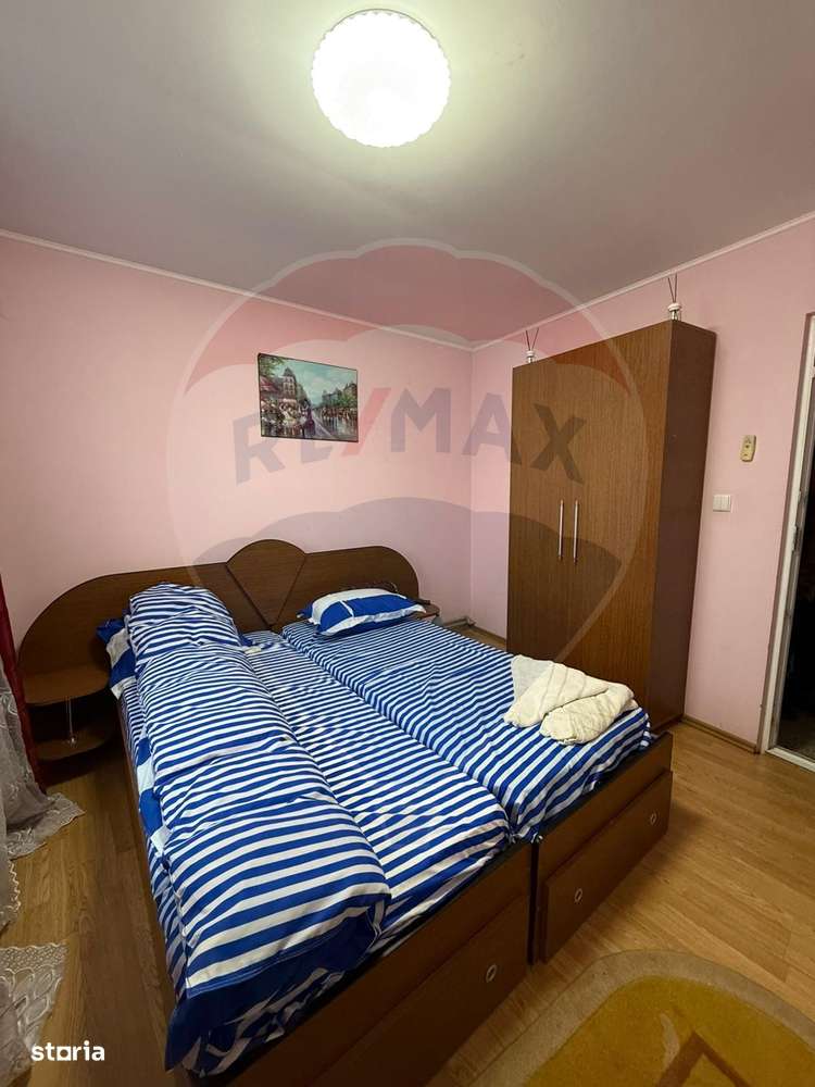 Casă / Vilă cu 8 camere de vânzare în zona Central-6