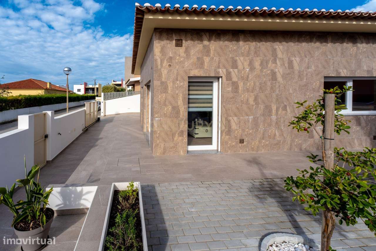 MORADIA ISOLADA TÉRREA T3 COM PISCINA AQUECIDA - ASSENTA (São Pedro d-6