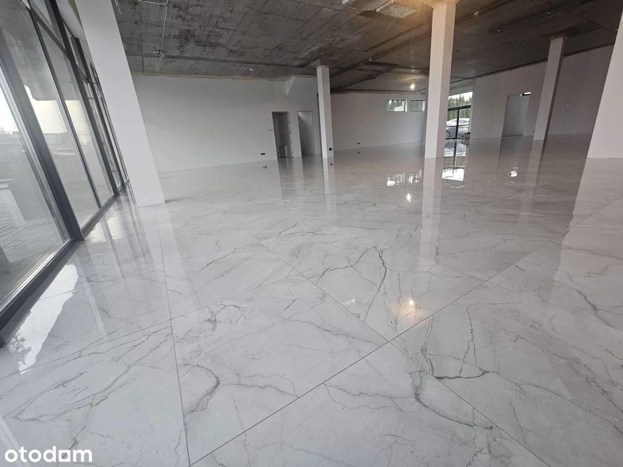 Lokal użytkowy 250 m² – parter, witryny, parking, możliwość podziału - Pełny obrazek: 4/8