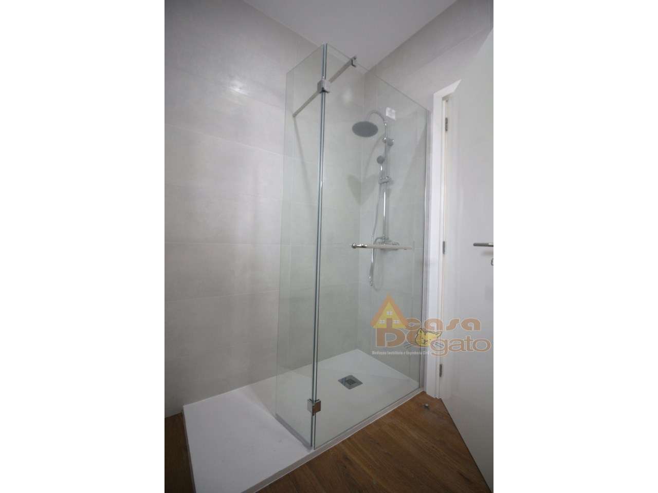 Apartamento Remodelado com boas varandas-16