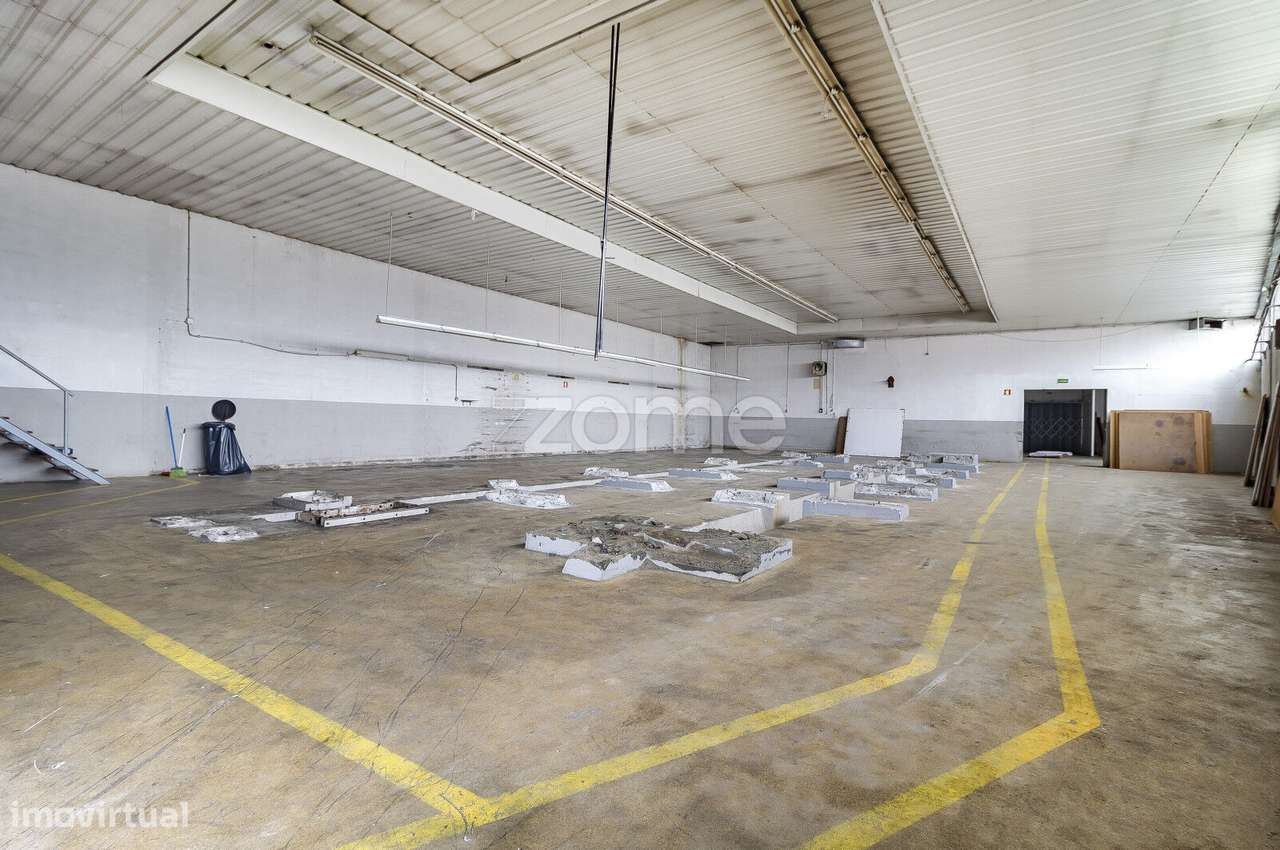 Armazém para Arrendamento em Creixomil, Guimarães - 670m² - Grande imagem: 4/32
