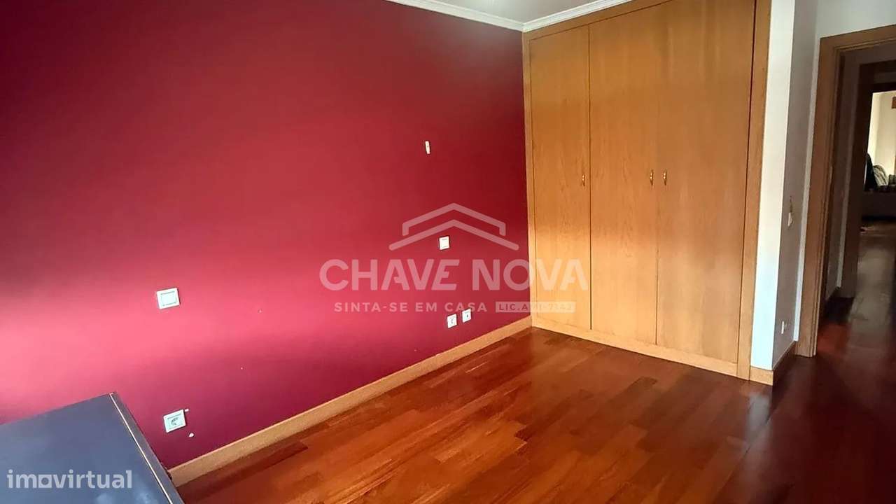 Apartamento T2 com garagem Box em Espinho (250m praia)-10