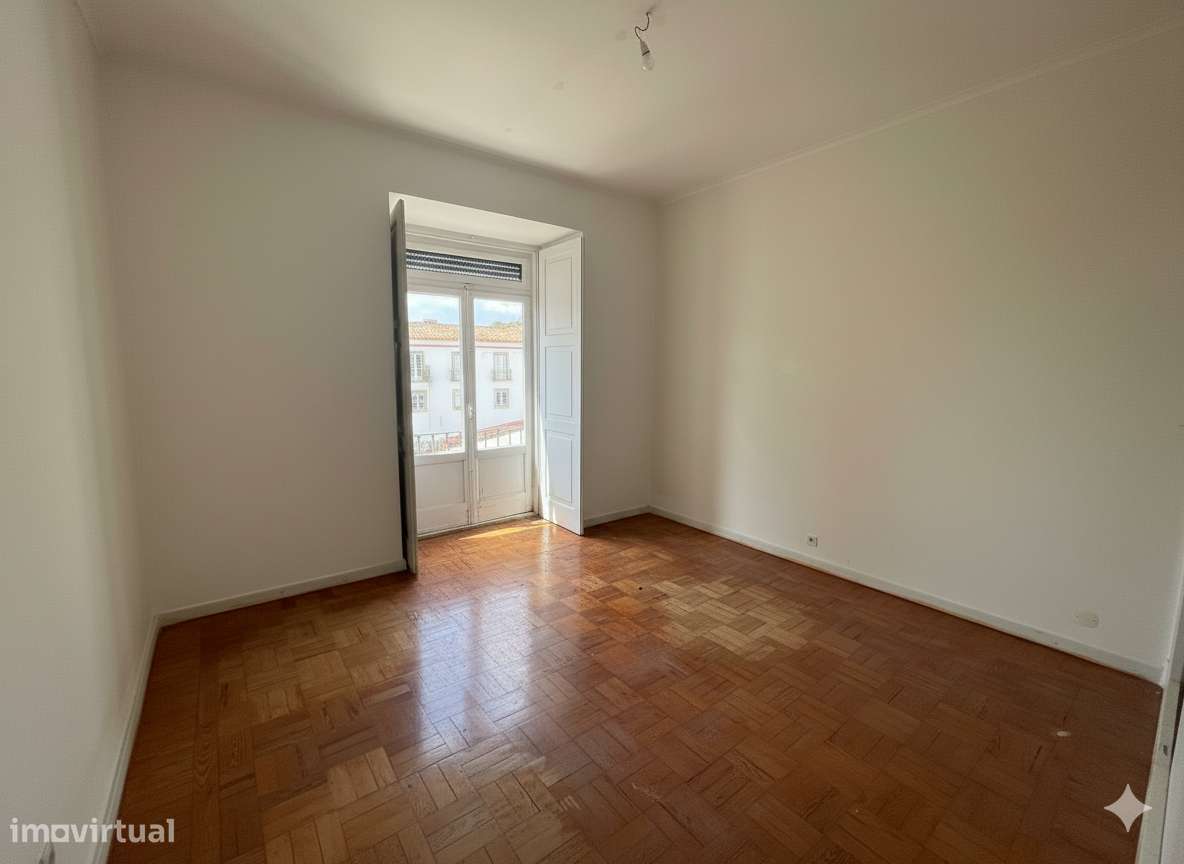 Apartamento T3 RENOVADO dentro da muralha de Óbidos - Grande imagem: 3/12
