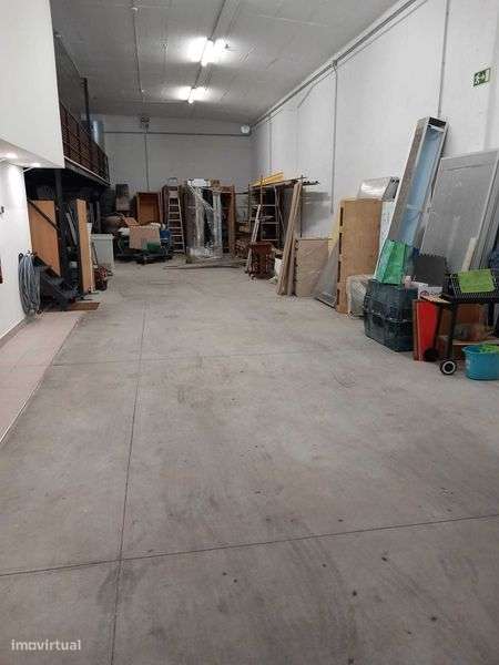Armazém com escritório em excelentes condições – Arrendamento - Grande imagem: 5/12
