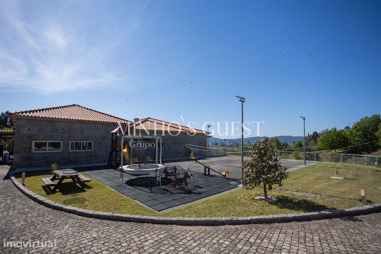 Moradia V4 de Luxo (650m2) Implantada em Terreno de 12500m2 - Souto, G-33