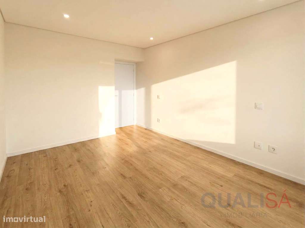 Apartamento T3 de gaveto com varandas e garagem fechada localizado ...-18