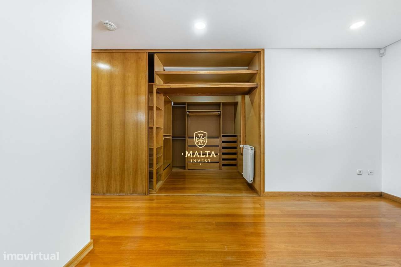 Moradia de Sonho na zona da Falperra!-39