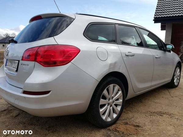 Opel Astra 1.4 Turbo Sports Tourer Design Edition - 4