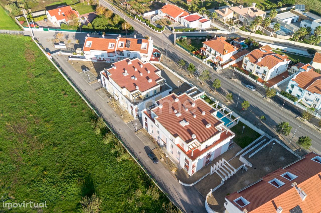 Moradia V3+1 Condomínio Fechado em Sobreiro Curvo / Torres Vedras