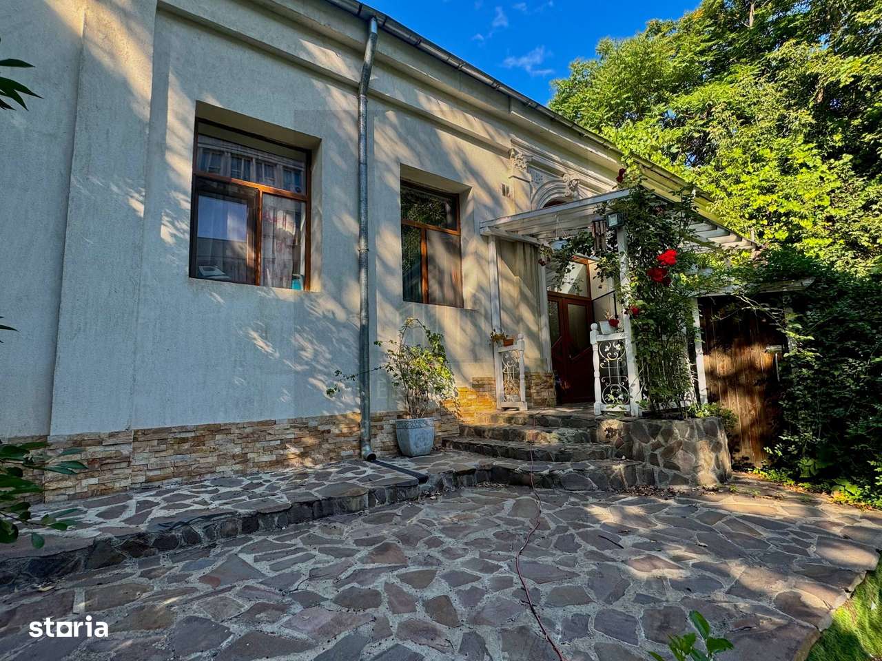 Spre Vânzare Proprietate remarcabilă cu 6 camere în inima Iașului ! - Imagine principală: 1/20