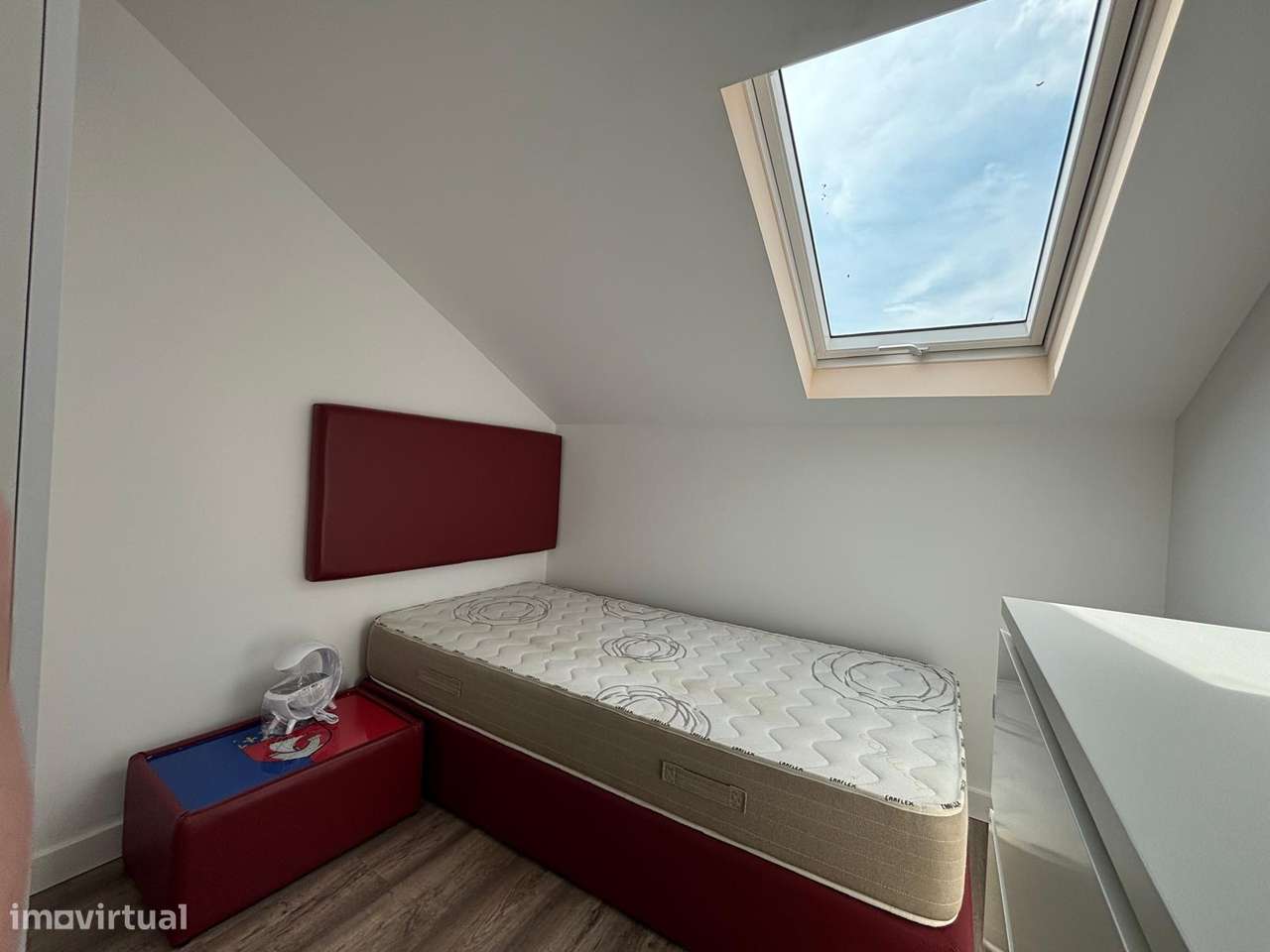 Quarto, Coimbra (Sé Nova, Santa Cruz, Almedina e São Bartolomeu), Rua da Sofia - Grande imagem: 2/17