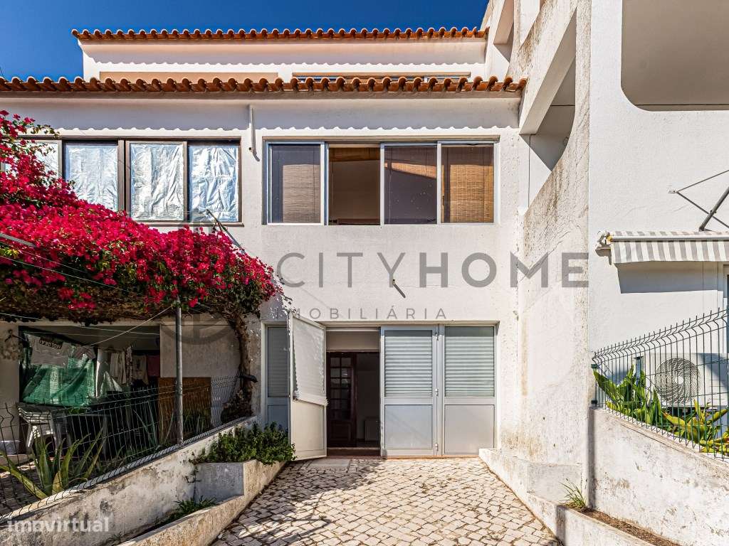 Moradia T2 +1 com garagem e espaço exterior-18