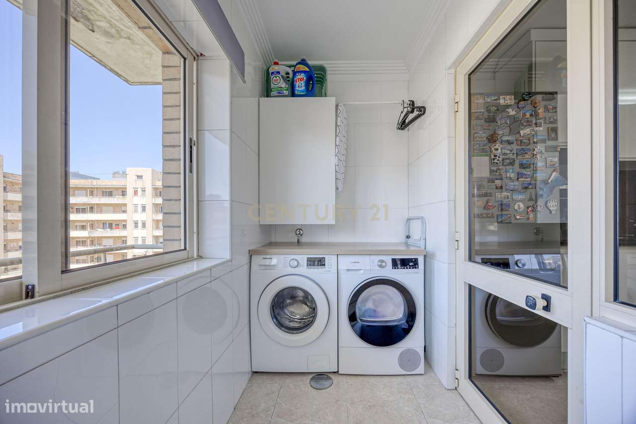 Apartamento T3 com varanda e Box fechada-11