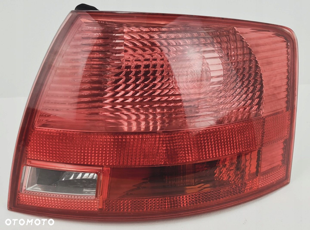 AUDI A4 B7 LAMPA TYLNA TYŁ PRAWA W BŁOTNIK KOMBI DEPO - 2