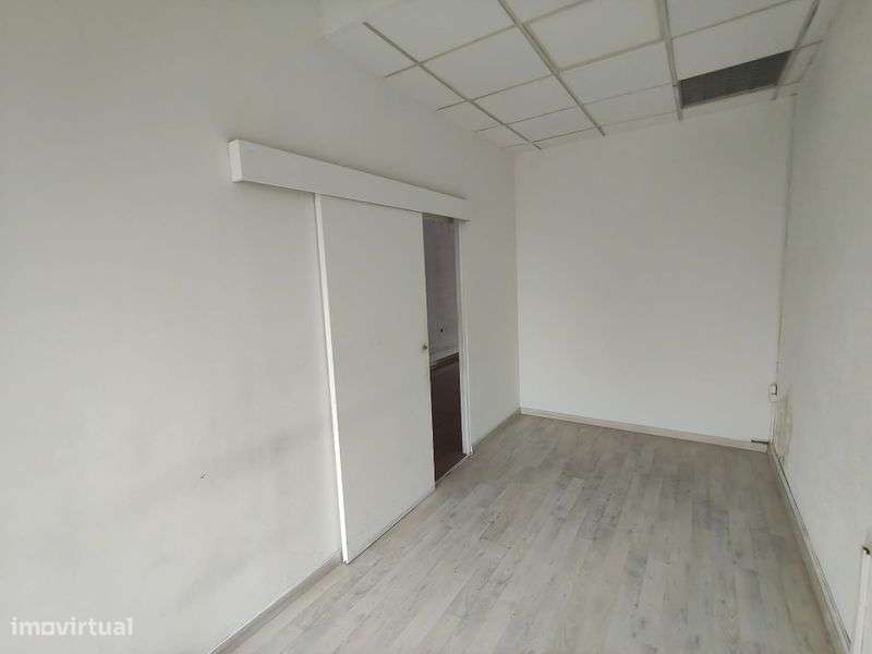 Loja na Torre da Marinha - Grande imagem: 5/8