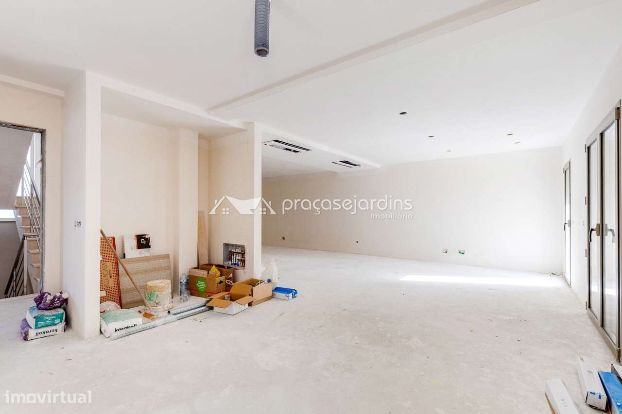 Moradia T3 com Garagem para 3 Viaturas a 5 Minutos de Leiria-26