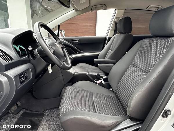 Toyota Corolla Verso - 14