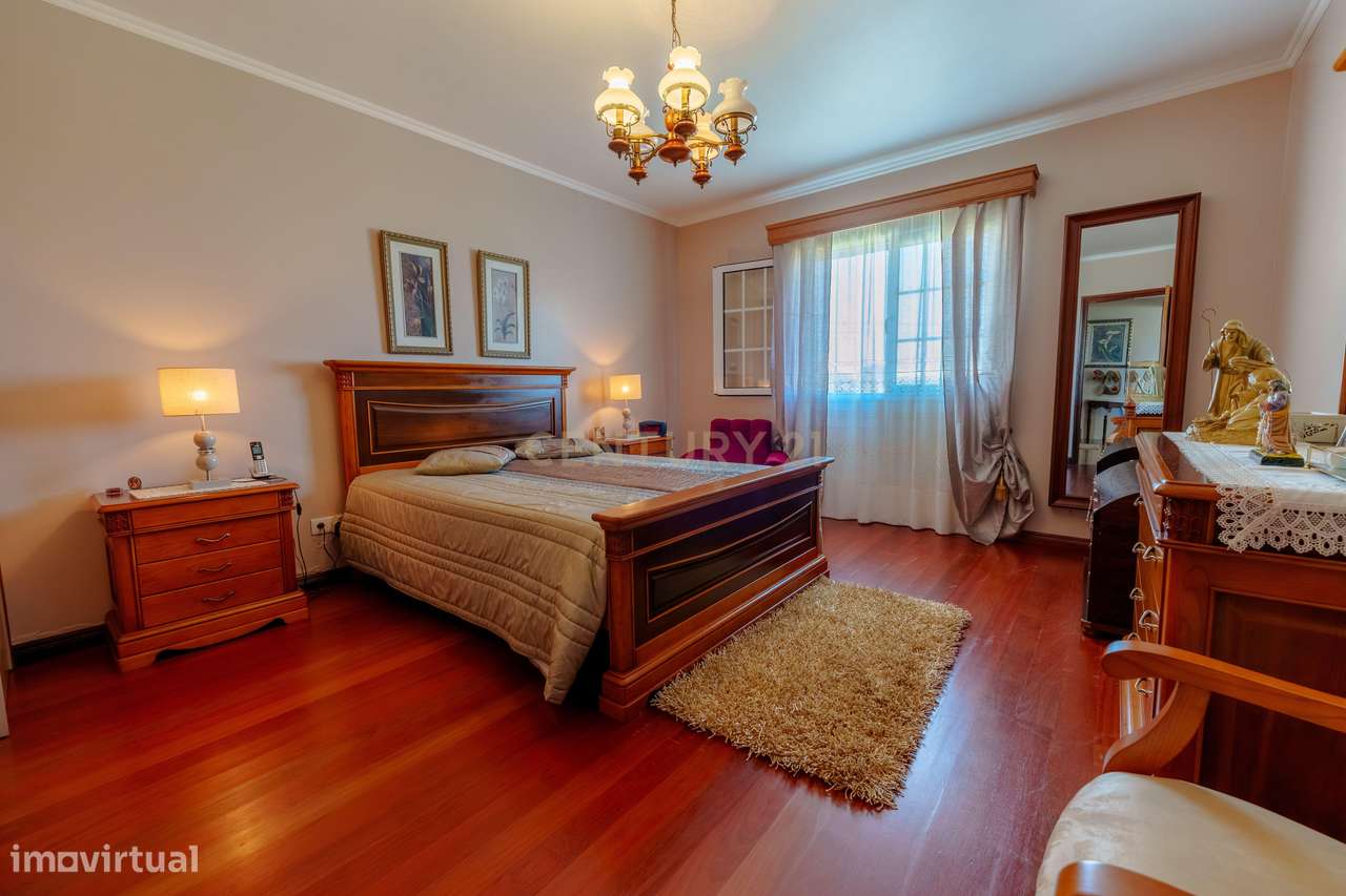 Moradia T4 com 2.971 m² de Terreno e Vista Panorâmica-8