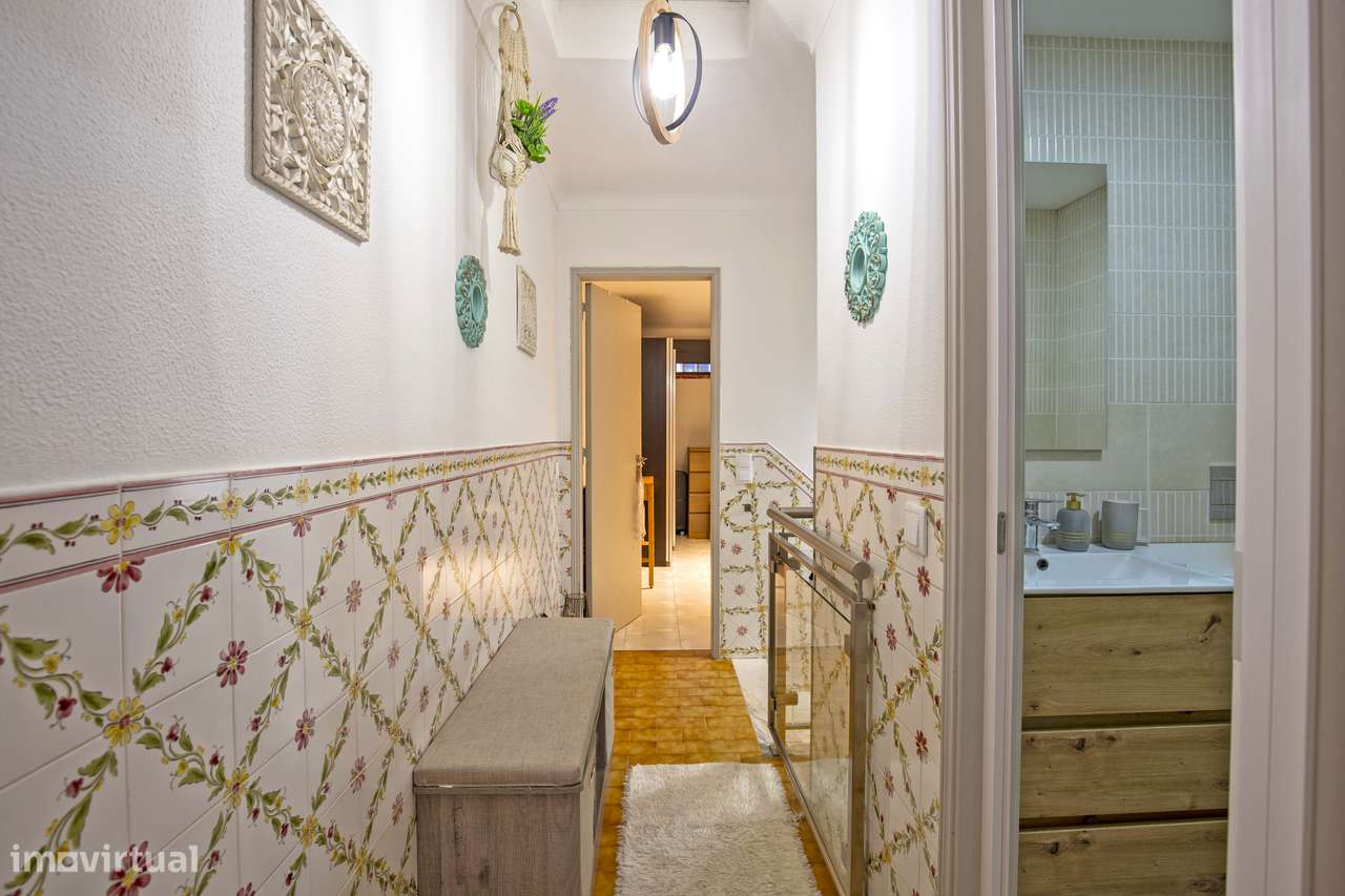 Prédio T2 na vila de Sesimbra a poucos metros da praia-19