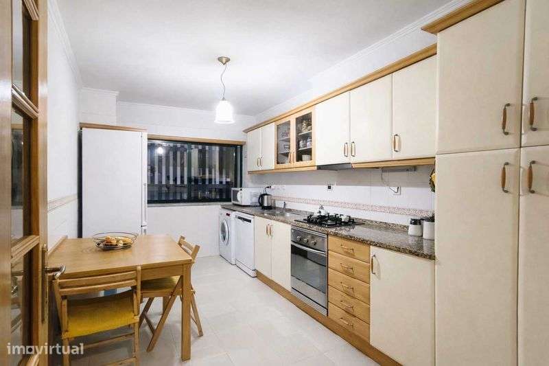 T3 Jardim da Radial Ramada com Garagem e Arrecadação - Grande imagem: 4/12