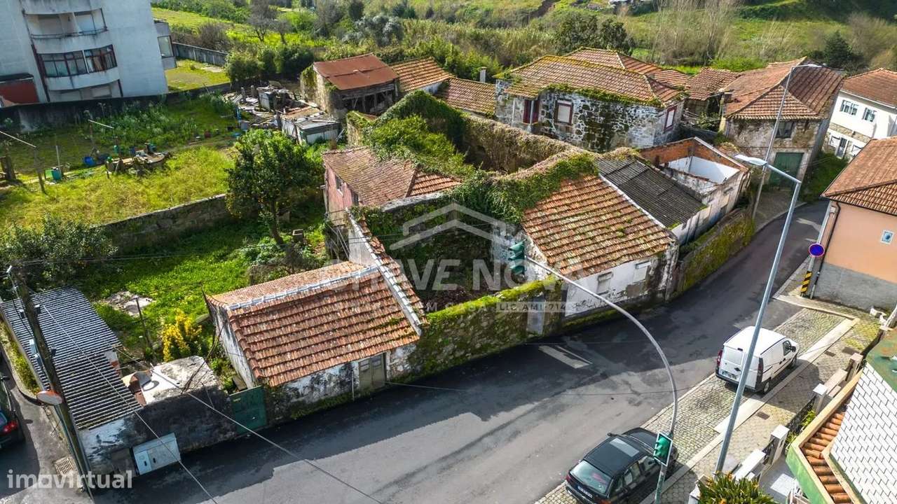 Conjunto de 5 Moradias p/ Recuperar em Oliveira do Douro - Grande imagem: 5/14
