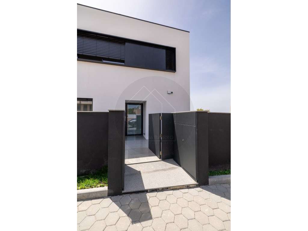 Moradia T4 com Piscina, design moderno, em Vila Nova de Gaia-52